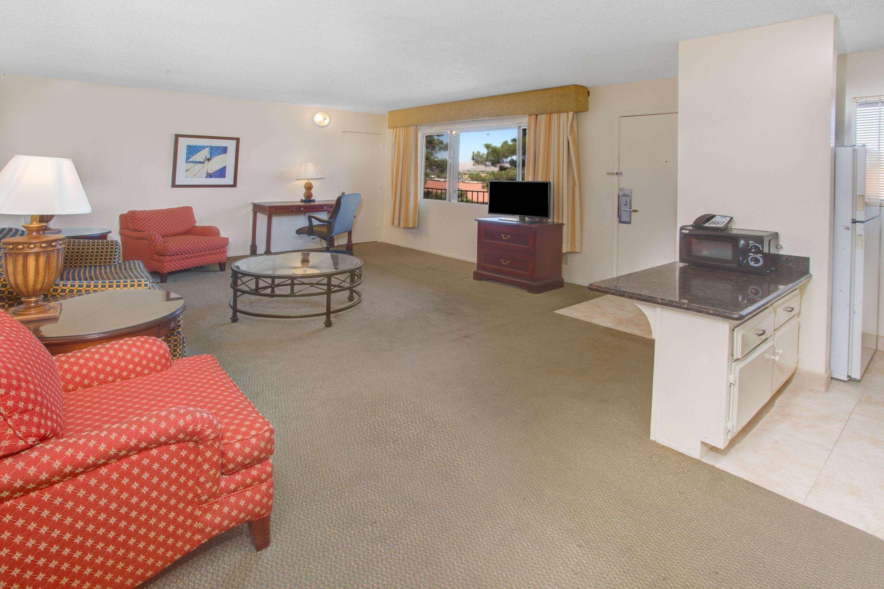 Travelodge Inn & Suites By Wyndham Yucca Valley/Joshua Tree Buitenkant foto
